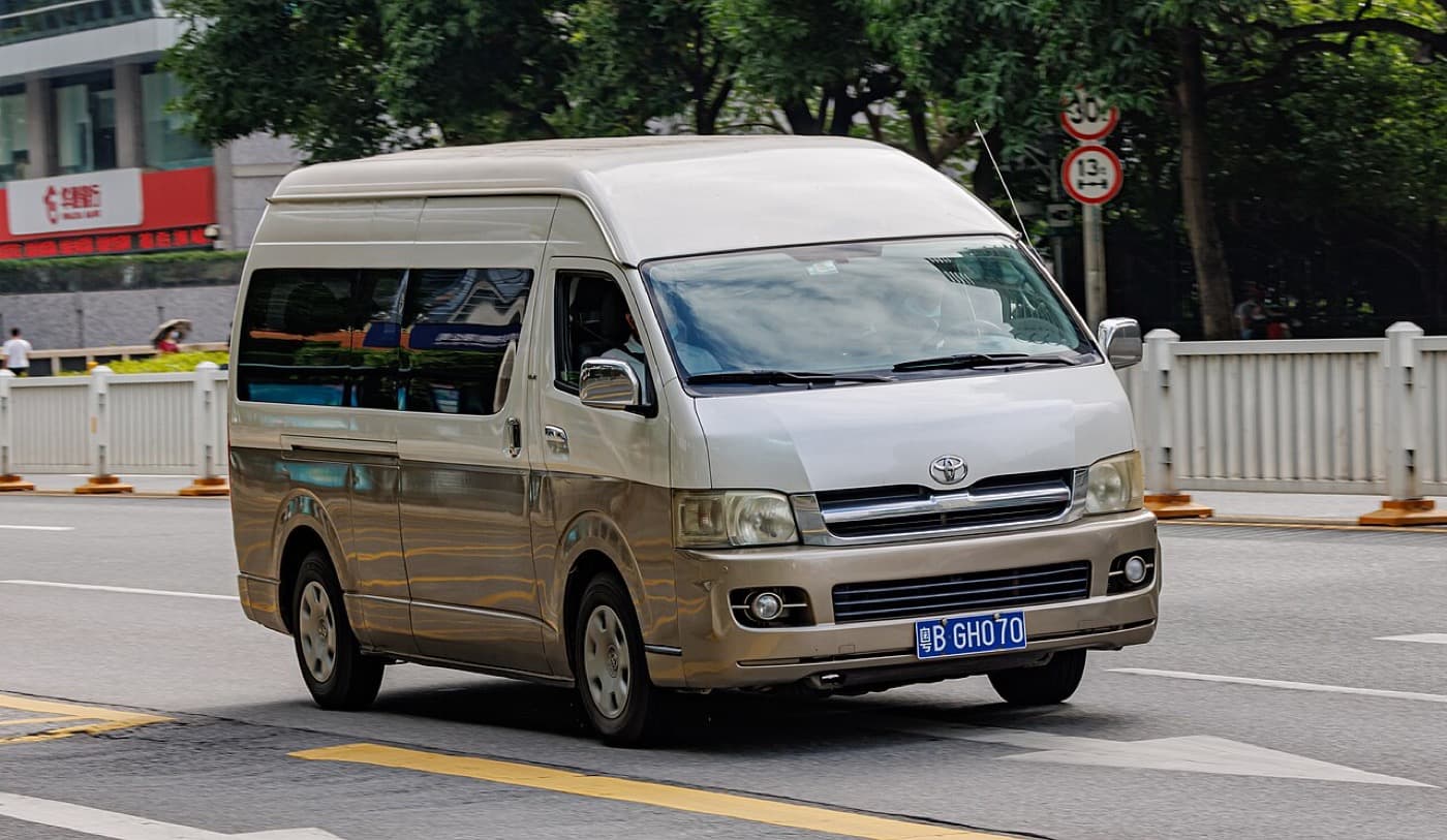 Toyota Hiace photo 1